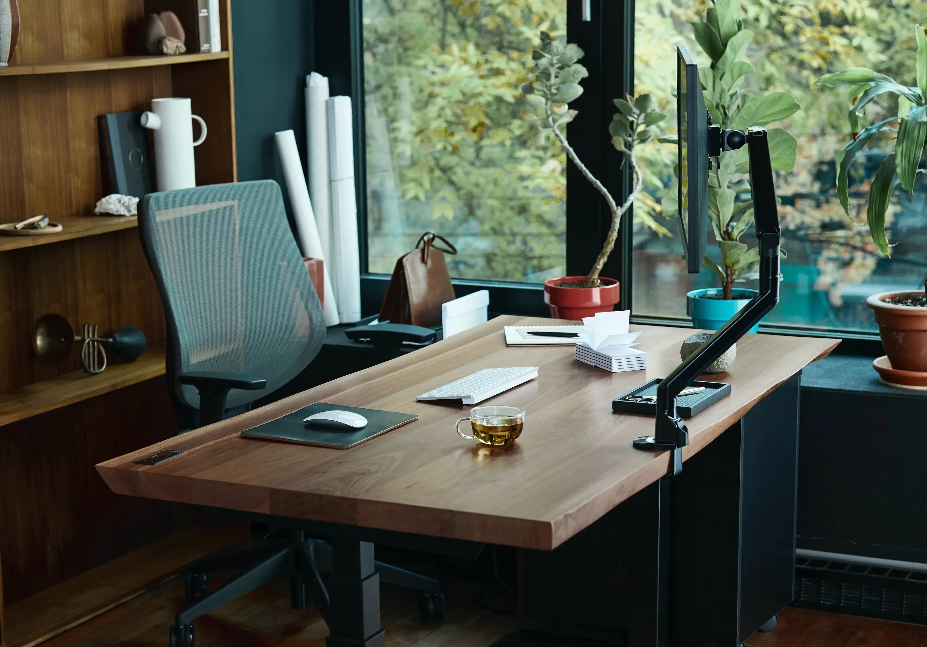 Illustration of an ergonomic desk setup with monitor, lamp and chair